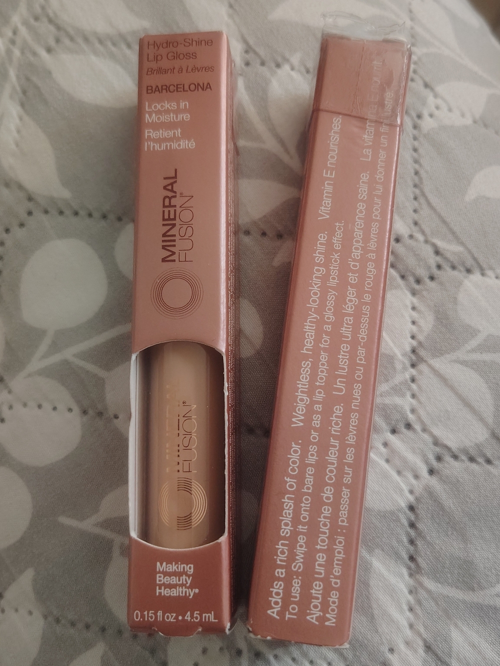 Mineral Fusion Hydro Shine Lip Gless in Barcelona - Picture 2 of 5